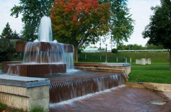 Once the mechanical and electrical systems were installed it was time to fill and start the fountain. The end result was nothing less than stunning!